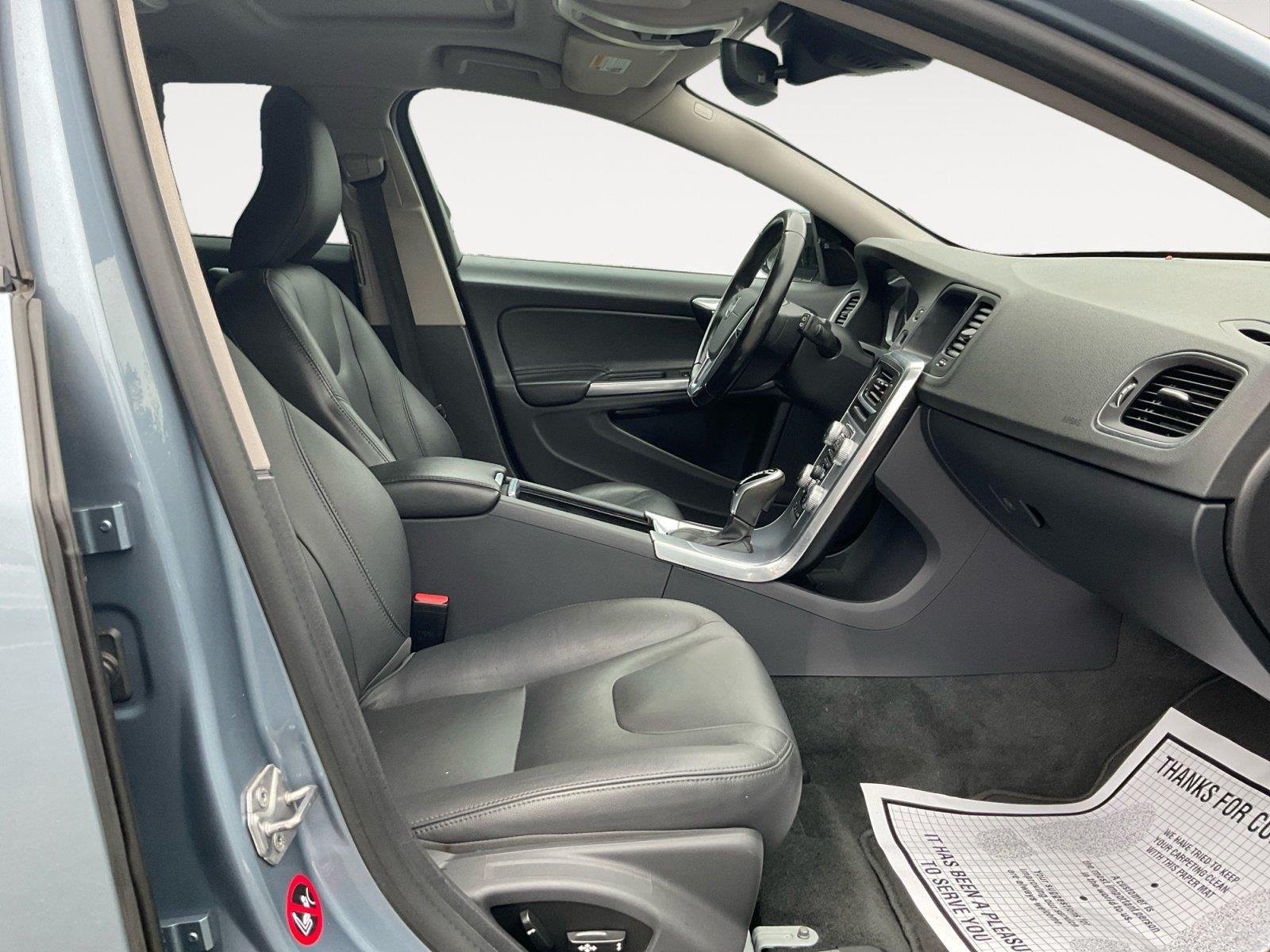 Used 2018 Mussel Blue Metallic Volvo T5PREMIER image 15