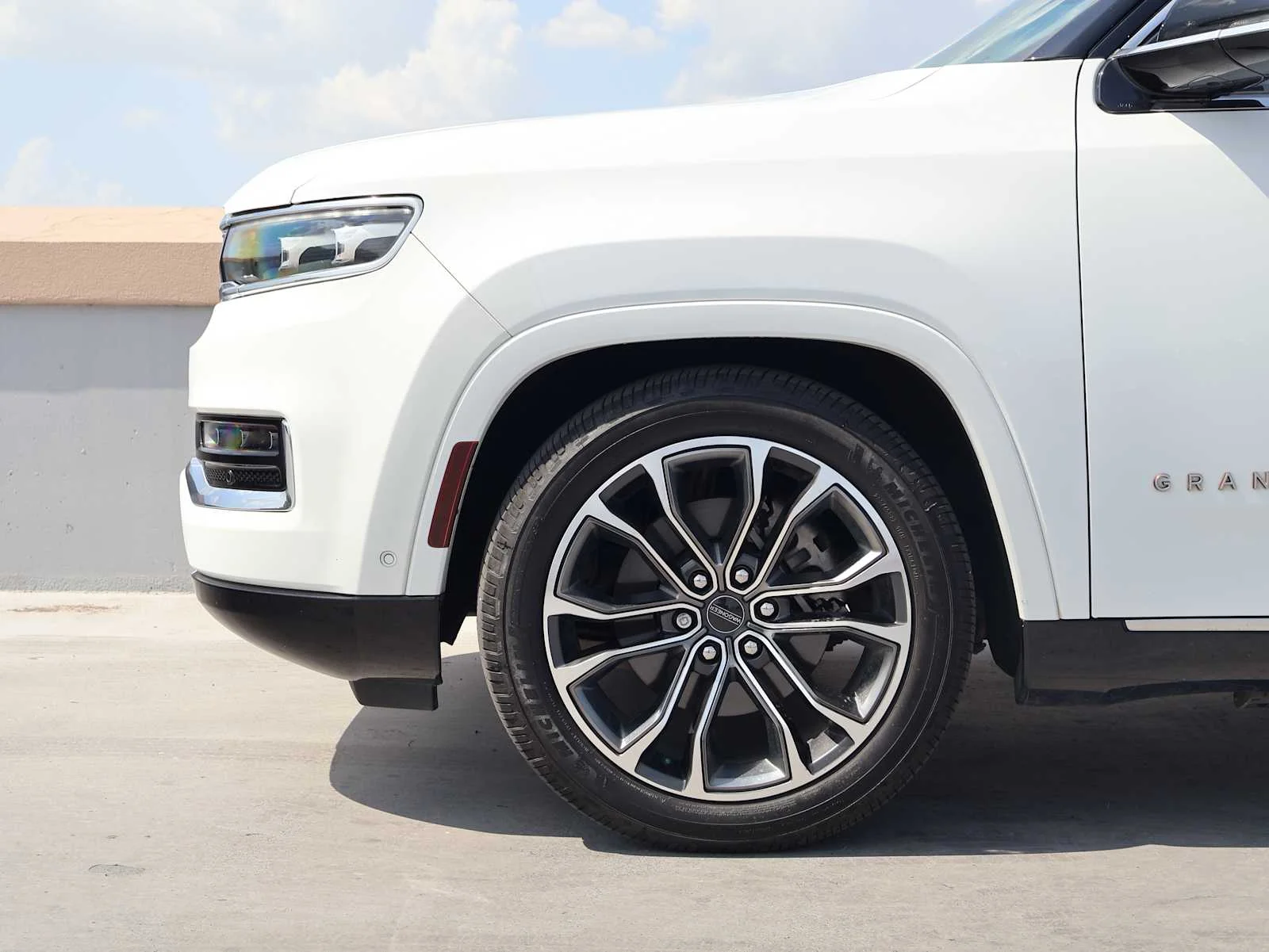 Used 2023 Bright White Clearcoat Jeep Series III image 10