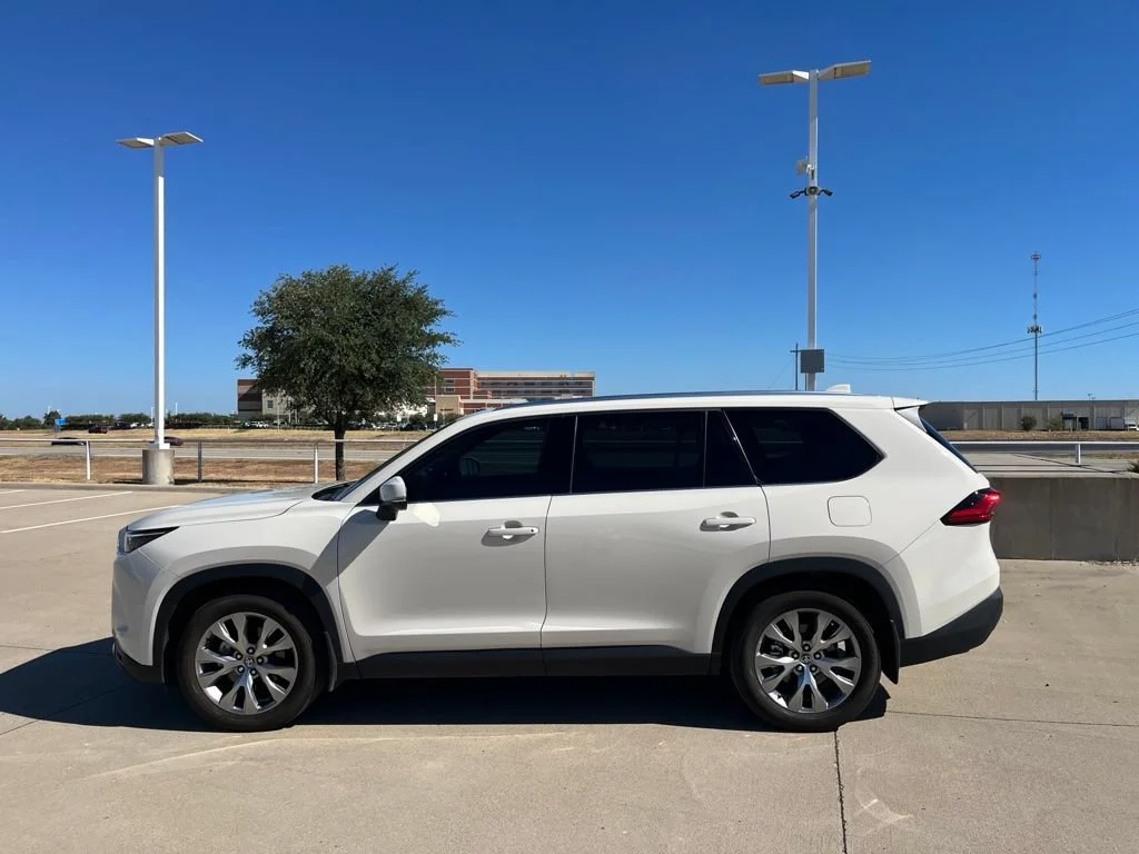 Used 2024 Off-white Toyota Limited image 3