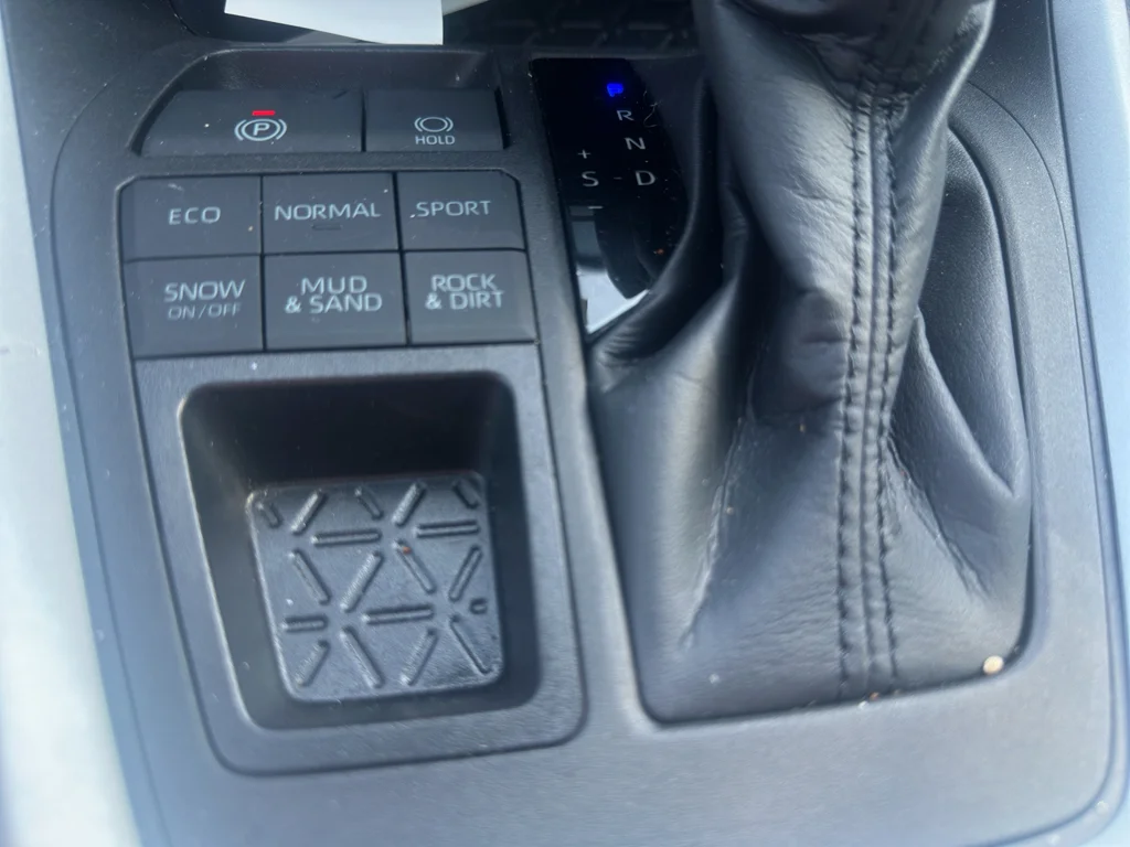 Used 2022 Lunar Rock Toyota XLE image 9