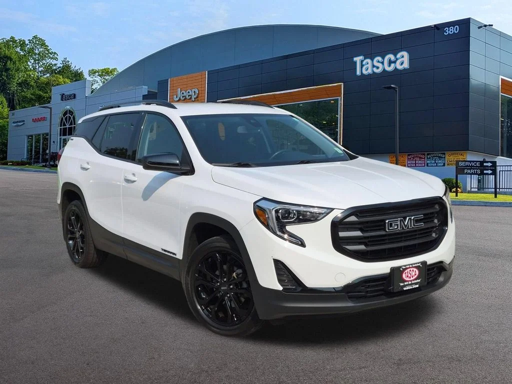 Used 2021 White GMC SLE image 1