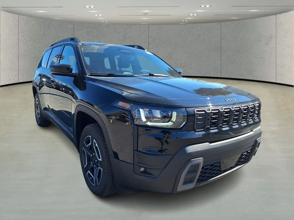 New 2026 Diamond Black Crystal Pearl-Coat Exterior Paint Jeep Limited image 7