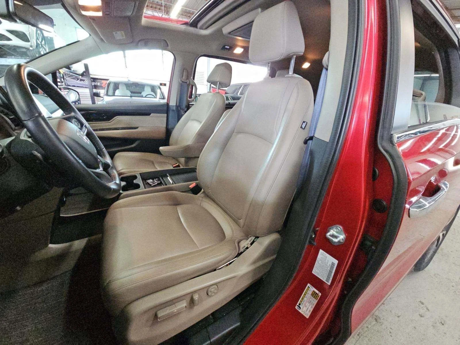 2024 Honda Odyssey Touring - Photo 18