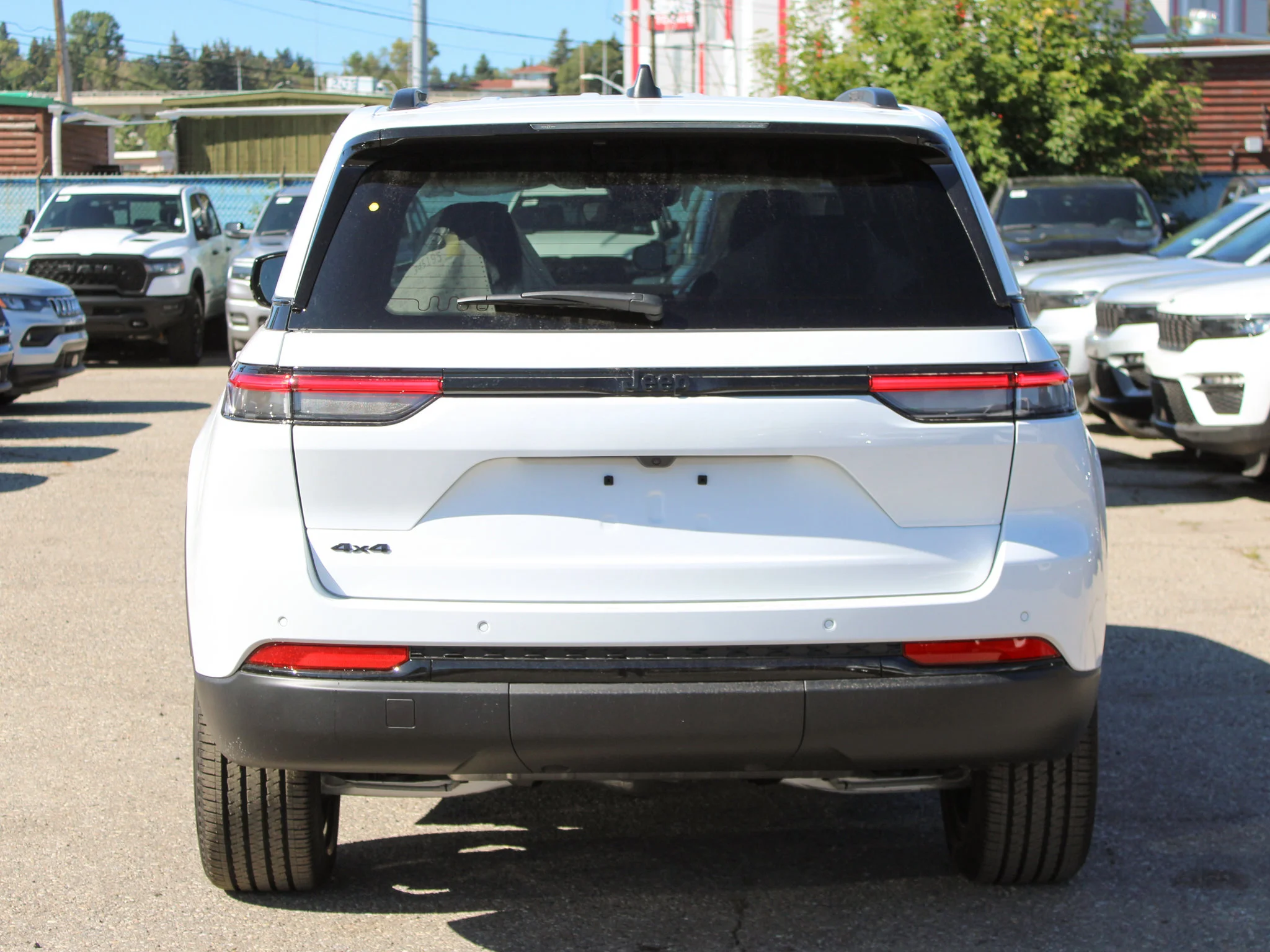 New 2025 White Jeep Altitude* 4x4, Sunroof, Trailer Tow Pkg, Heated Leather image 4