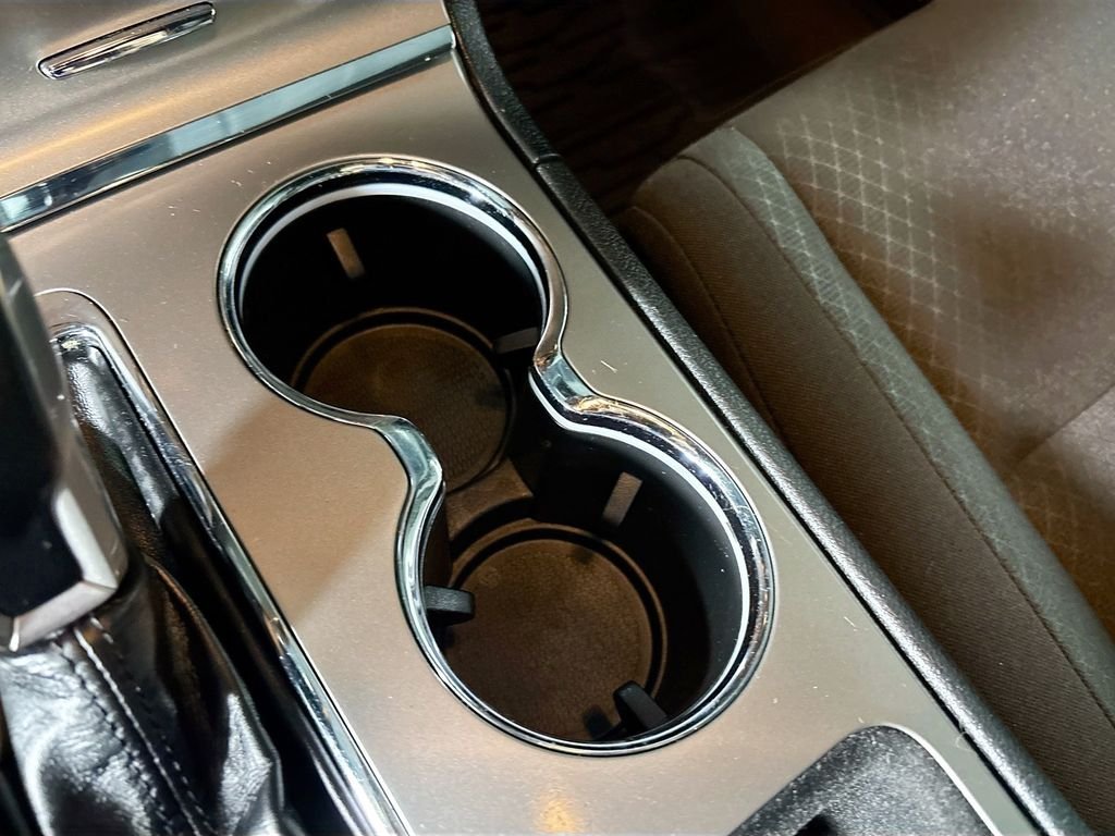 Used 2021 Velvet Jeep Laredo E image 15