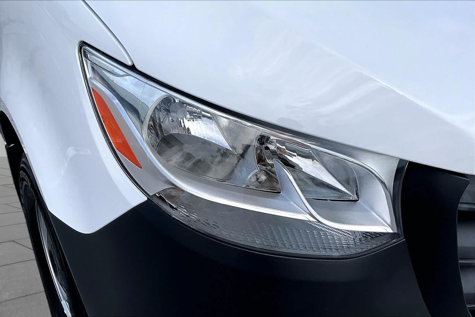 Used 2025 Arctic White Mercedes-Benz  image 30