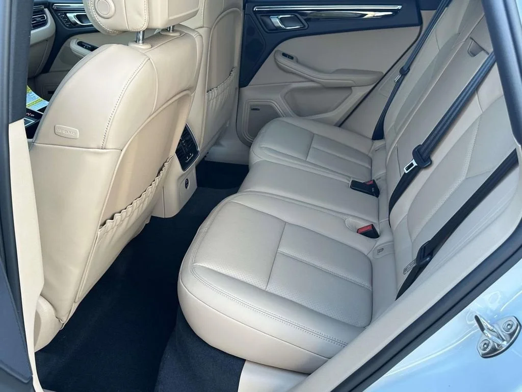2026 Porsche Macan - Photo 12