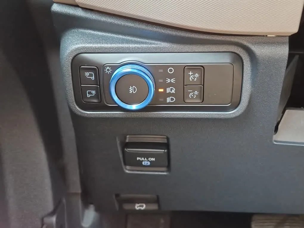 Used 2023 Azure Gray Metallic Tri-Coat Ford Wildtrak image 18