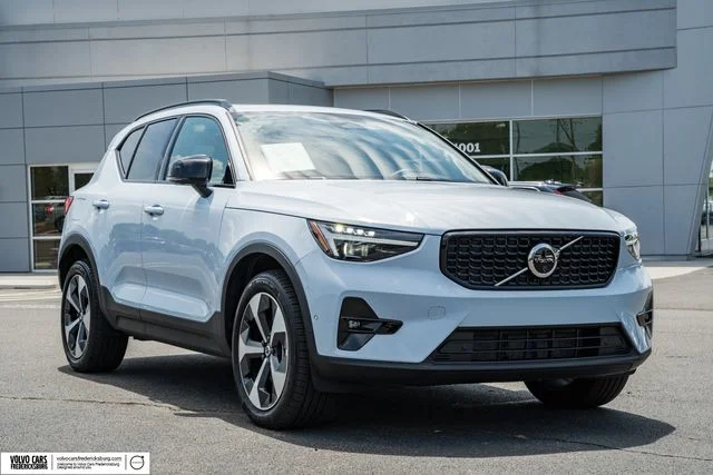 2026 Volvo XC40 B5 Plus Dark AWD's photo