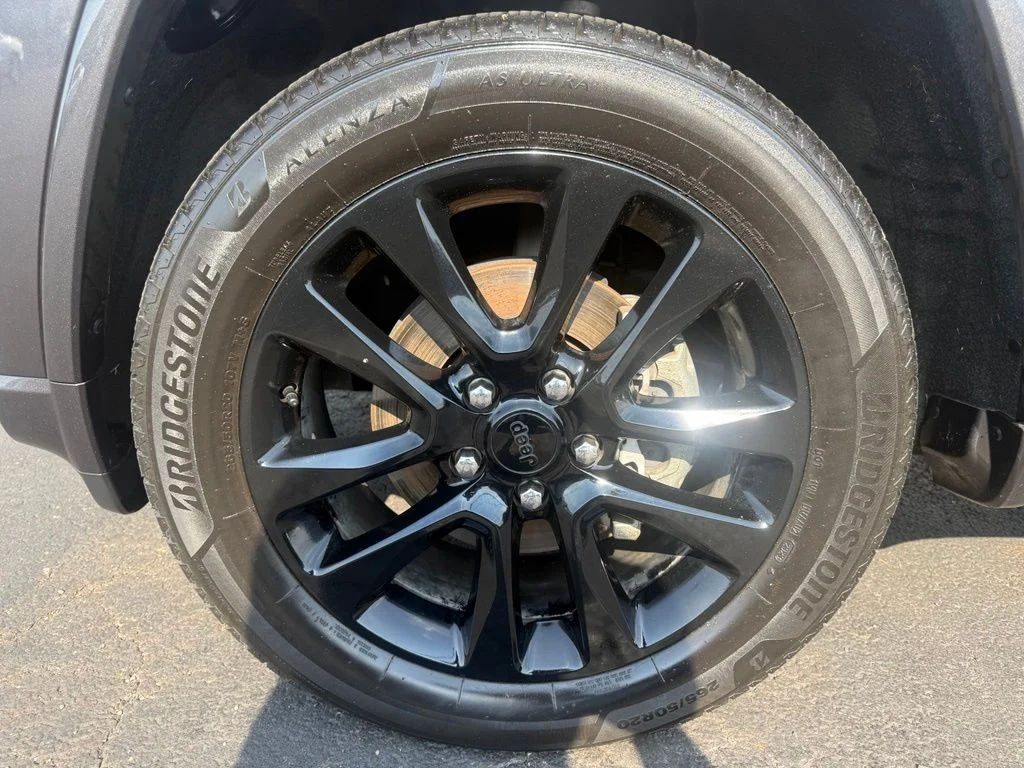 Used 2018 Gray Jeep Altitude image 10
