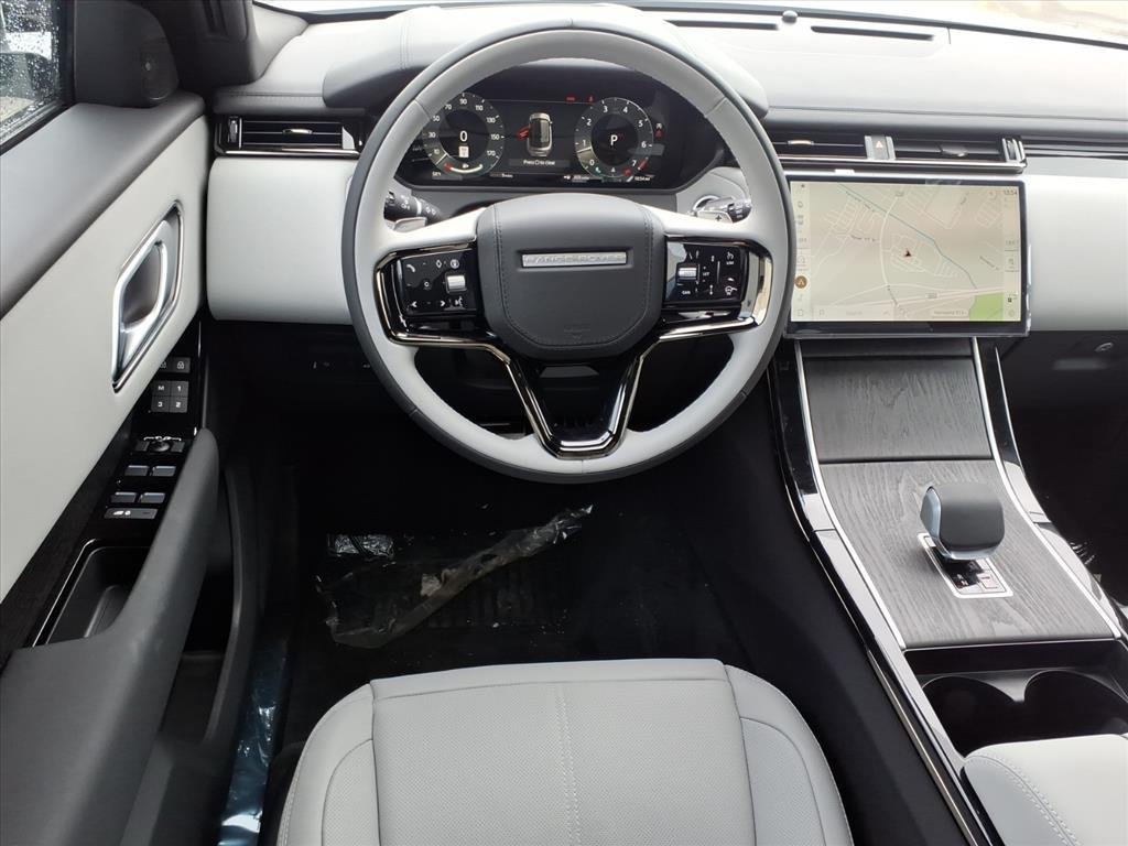 New 2026 Fuji White LAND ROVER Dynamic SE image 7