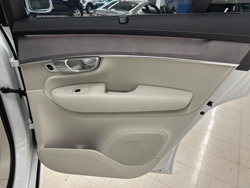 2026 Volvo XC90 Ultra - Photo 15