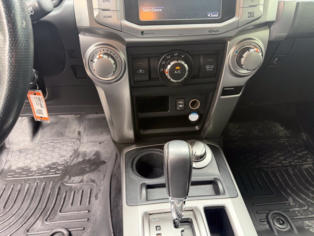 Used 2015 White Toyota SR5 image 23