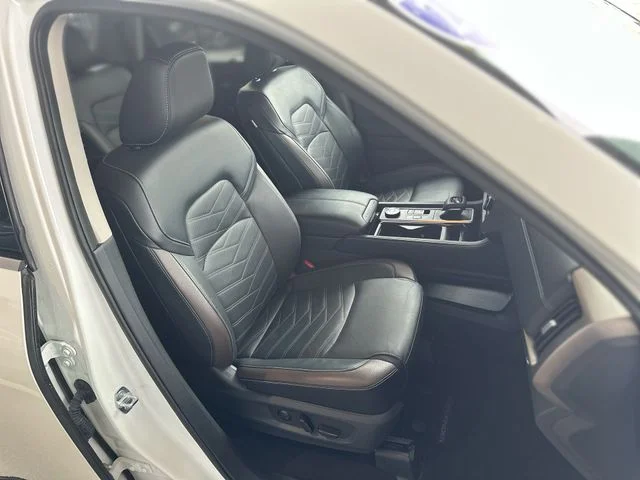 Used 2024 White Nissan Platinum image 29