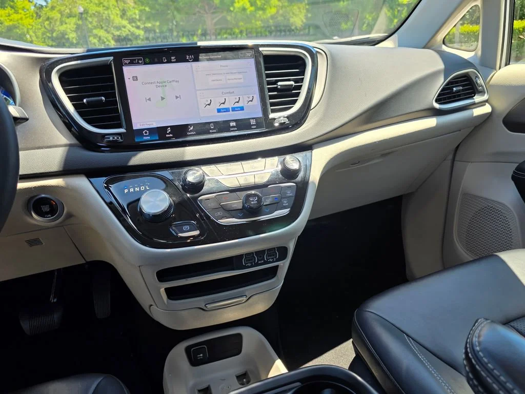 Used 2024  Chrysler Touring L image 27