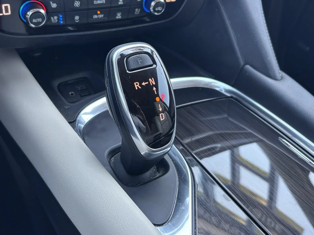 Used 2021 Includes Satin Nickel lower exterior accent color.) Buick Premium image 38