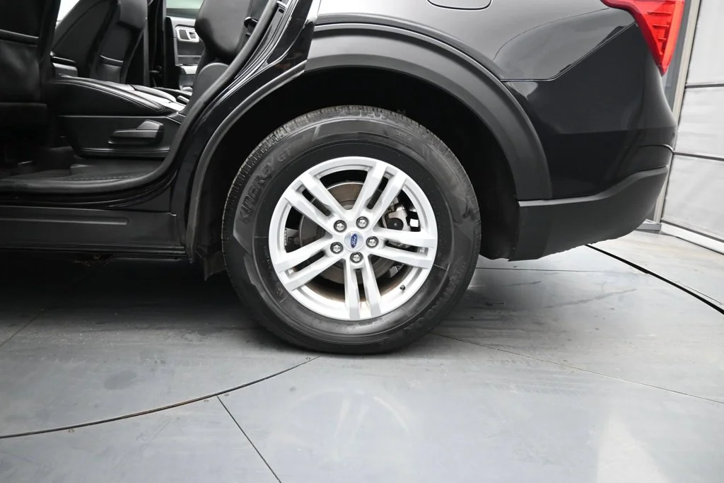 Used 2023 Black Ford XLT image 16