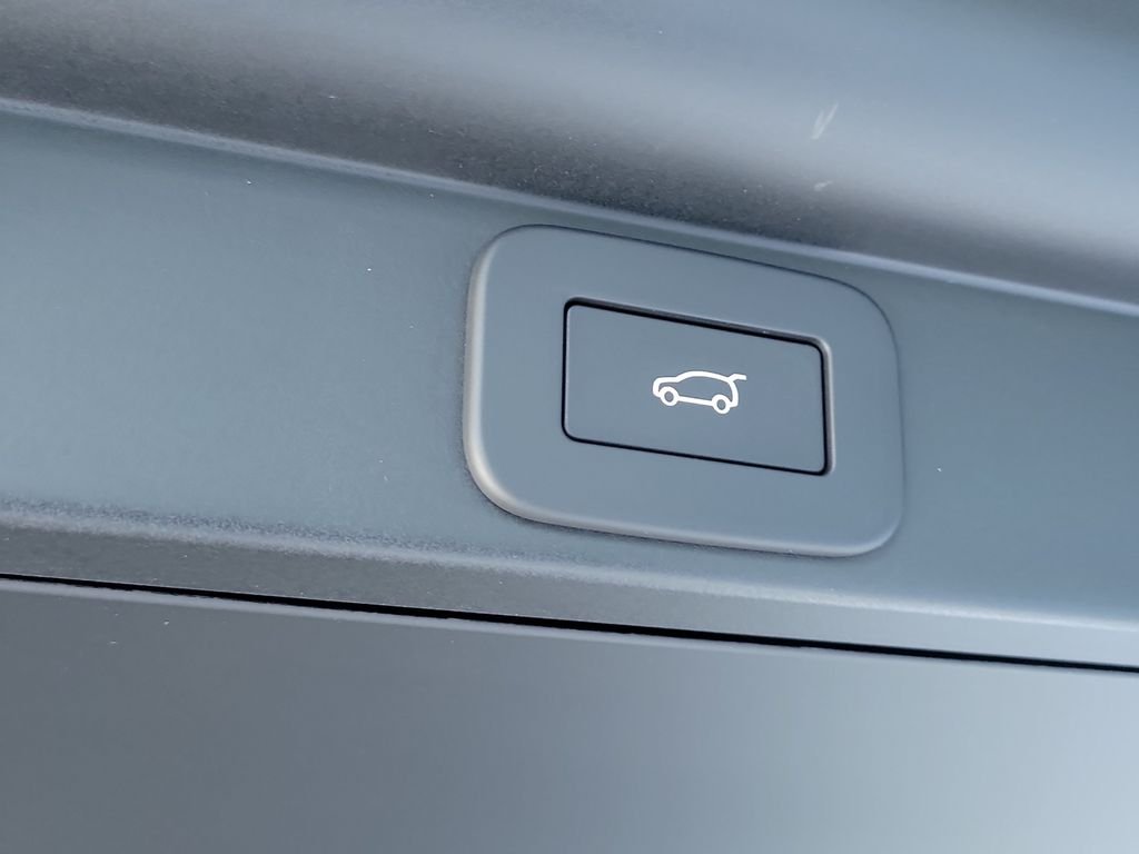 New 2026 Fuji White Land Rover SE image 12
