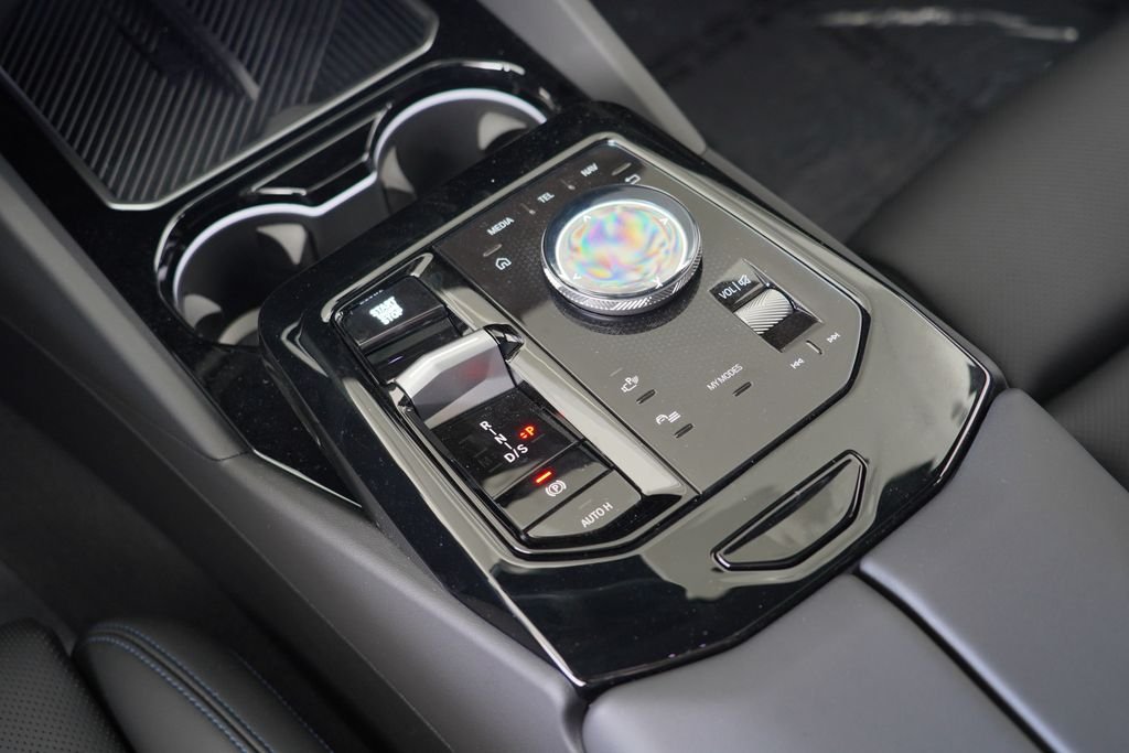2026 BMW 5 Series 530i - Photo 25