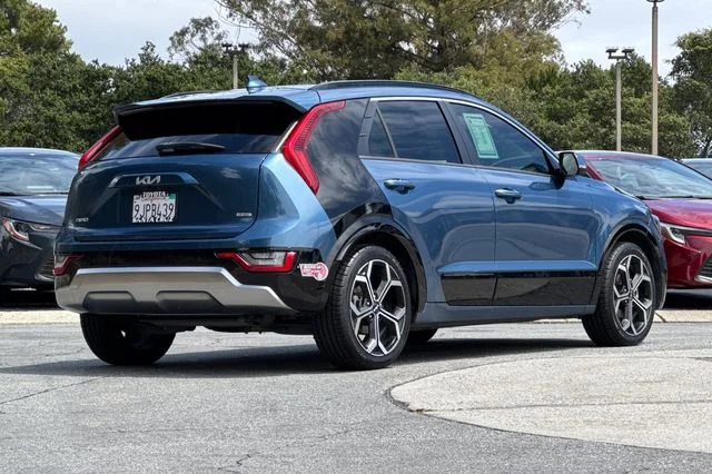 Used 2023 Blue Kia SX image 4
