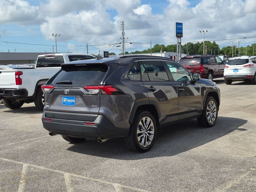 Used 2021 Gray Toyota XLE Premium image 5