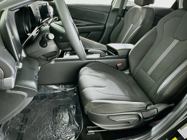 Certified Used 2022 Black Hyundai SE image 9