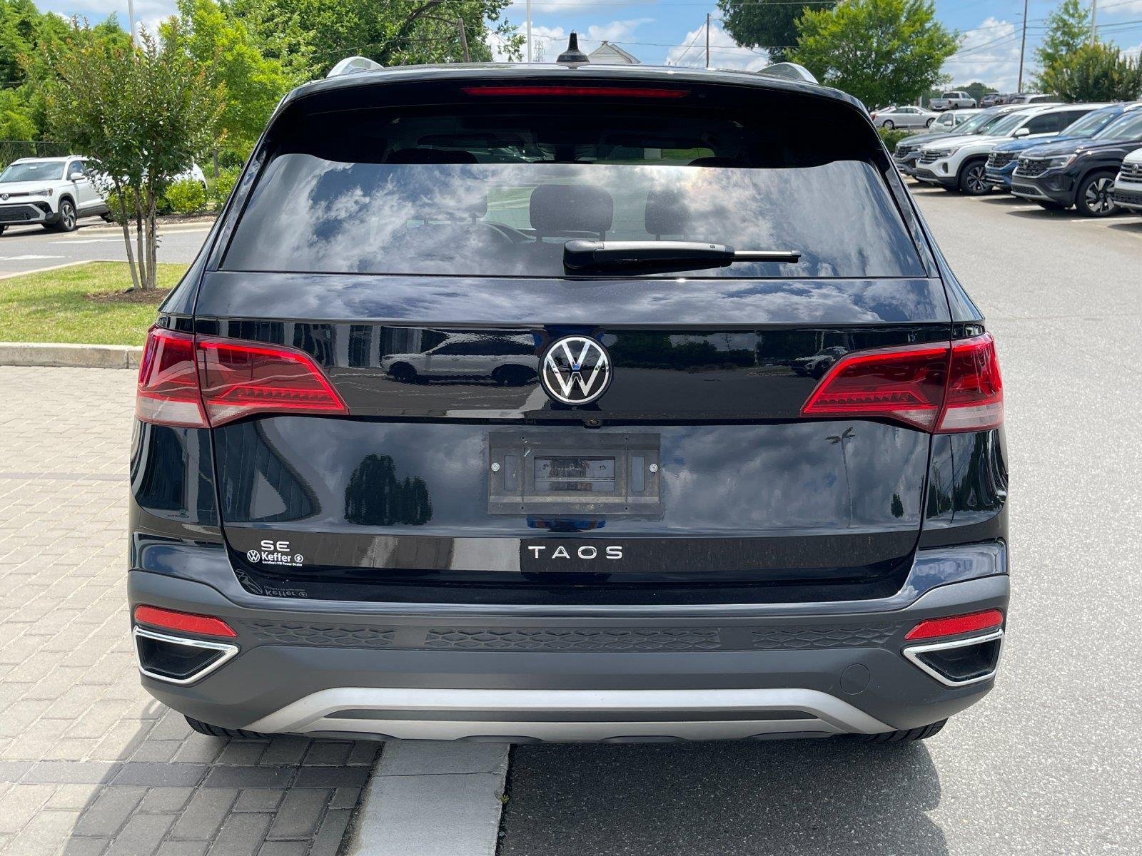Used 2024 Deep Black Pearl Volkswagen SE image 4