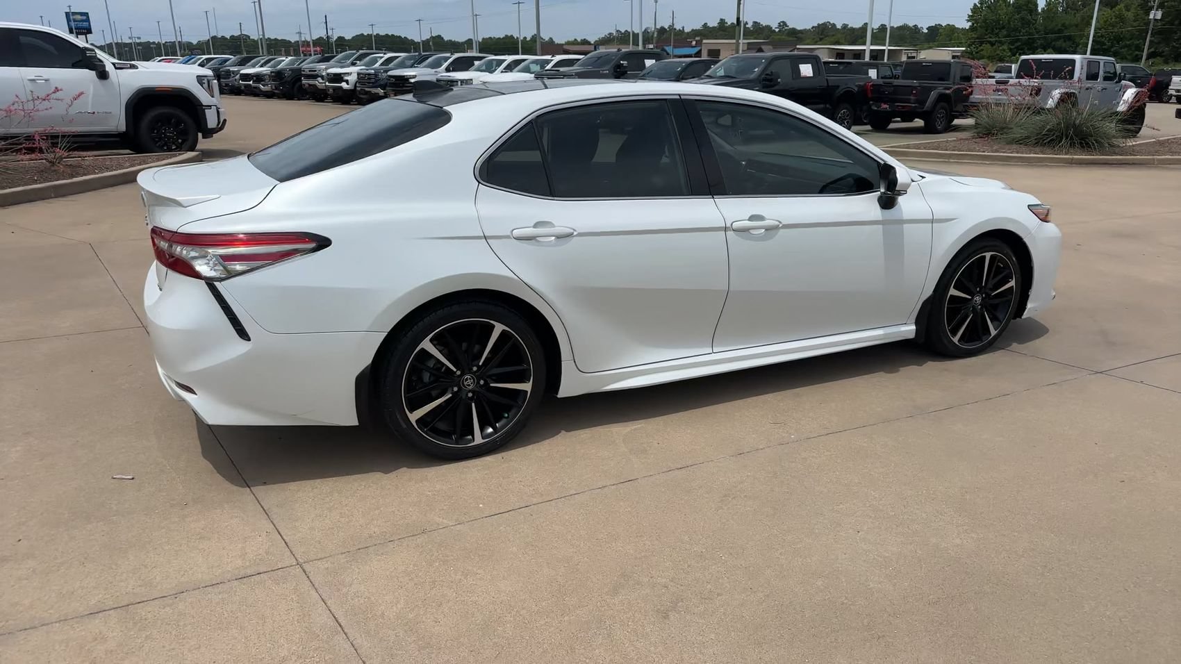 Used 2019 Pearl Toyota XSE image 9