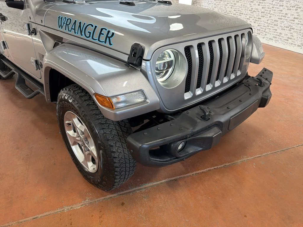 Used 2021 Silver Jeep Unlimited Sport image 9