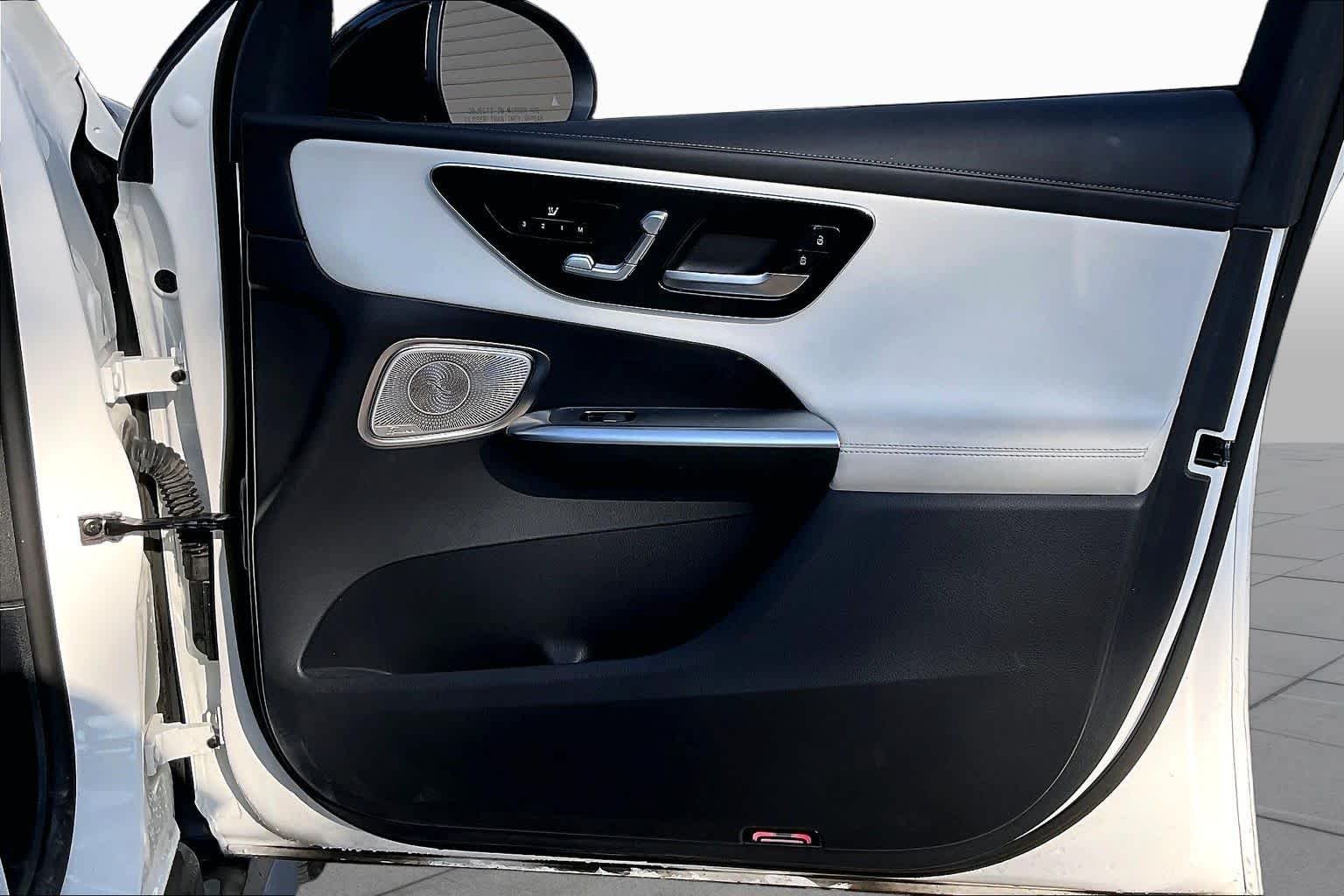 Used 2023 Polar White Mercedes-Benz GLC 300 image 22