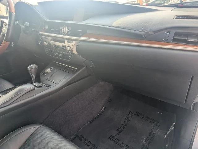 Used 2013 Silver Lexus 300h image 22