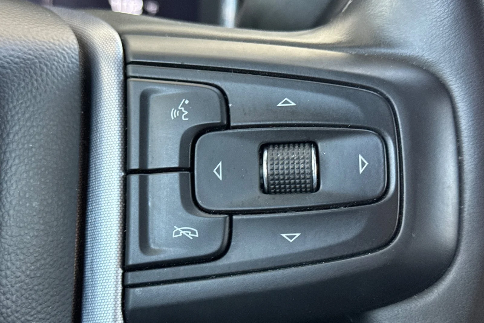 2025 GMC Sierra 1500 SLT - Photo 27