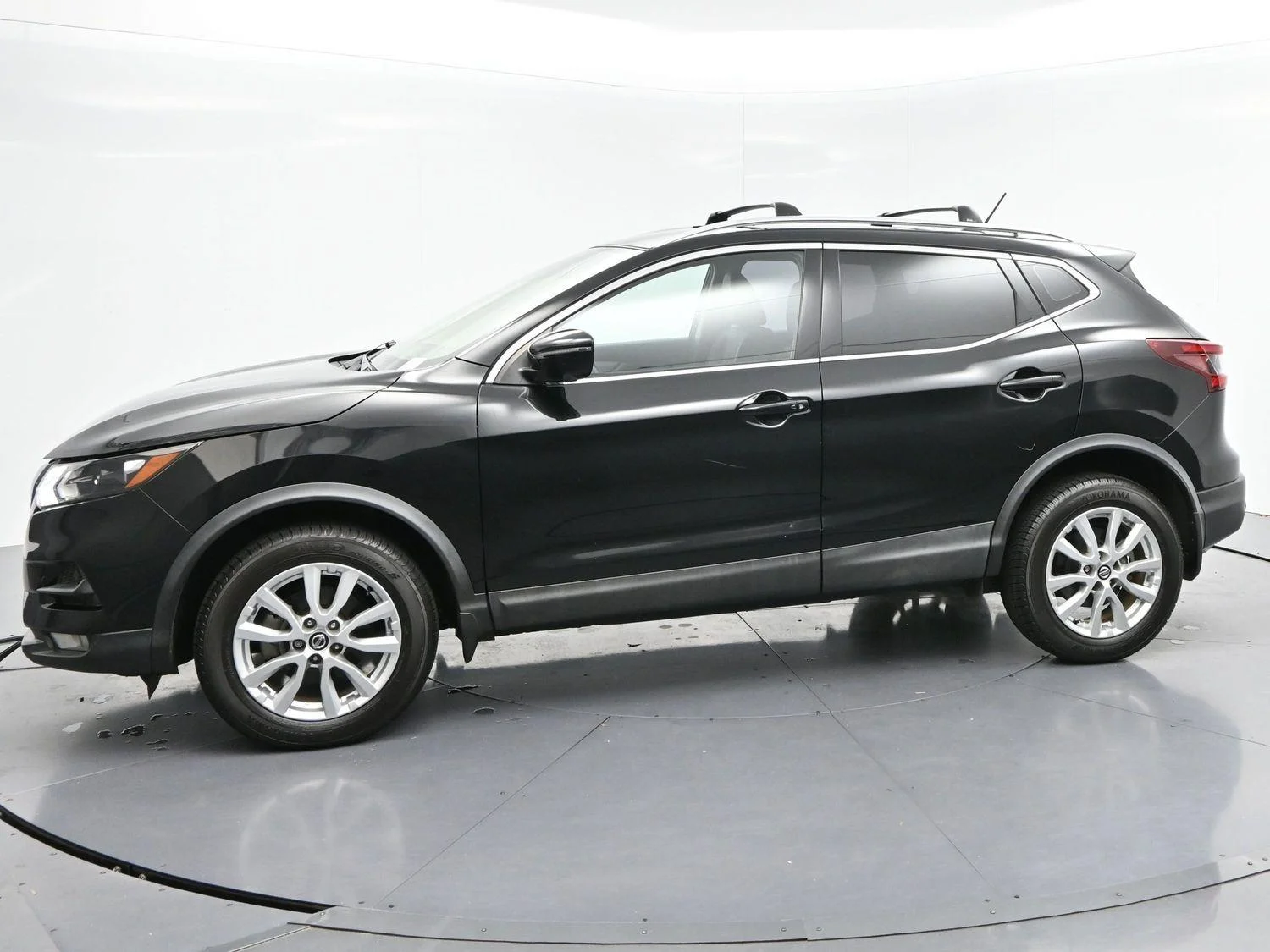 Used 2020 Magnetic Black Pearl Nissan SV image 3