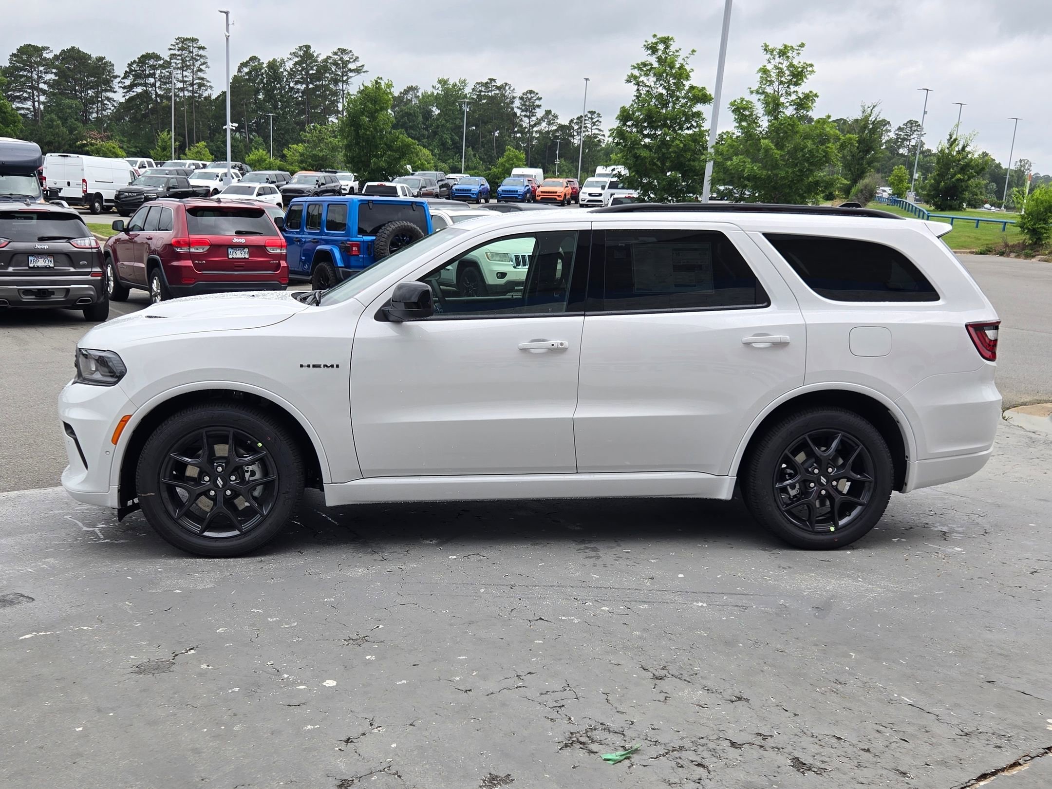 New 2026 White Knuckle Clear-Coat Exterior Paint Dodge GT HEMI V8 image 4
