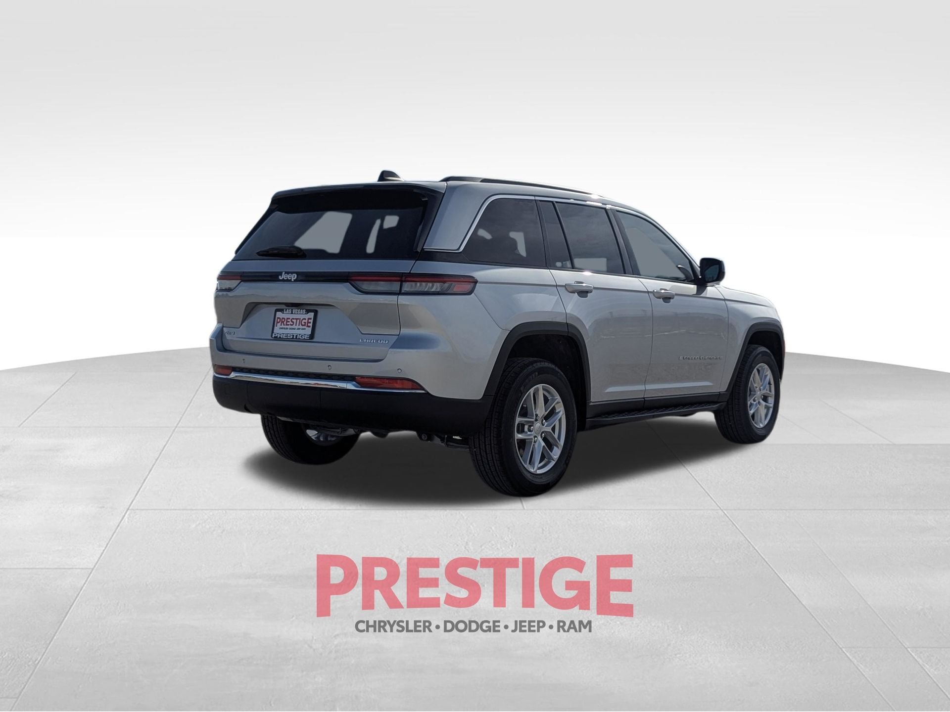 New 2026 Silver Zynith Exterior Paint Jeep Laredo X image 5