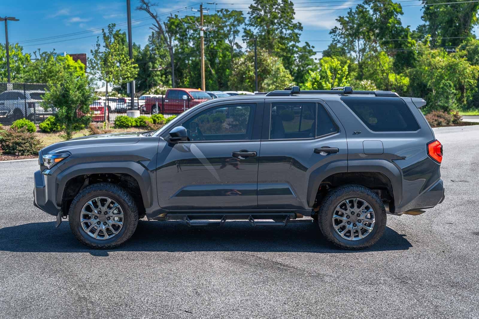 Used 2025  Toyota SR5 image 3