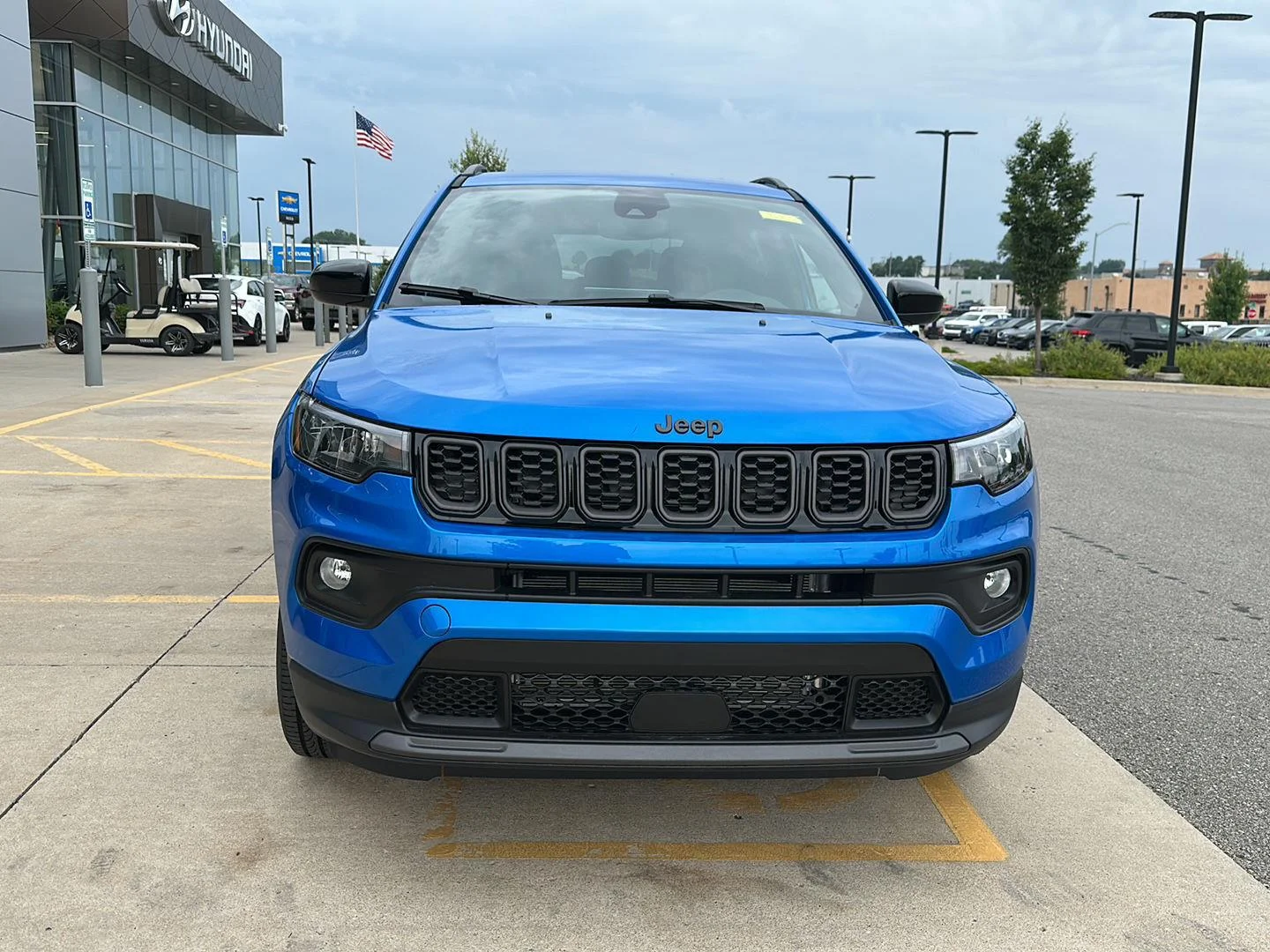 New 2026 Hydro Blue Pearlcoat Jeep Latitude Altitude image 6