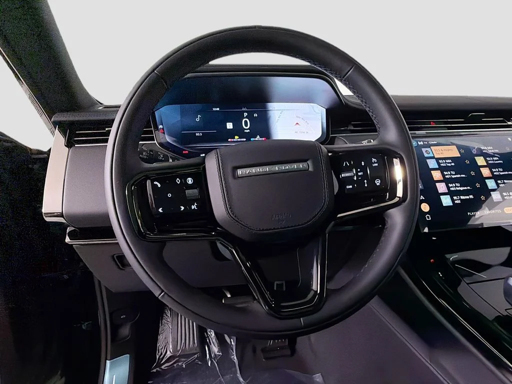 New 2026 Santorini Black Land Rover Dynamic SE image 11