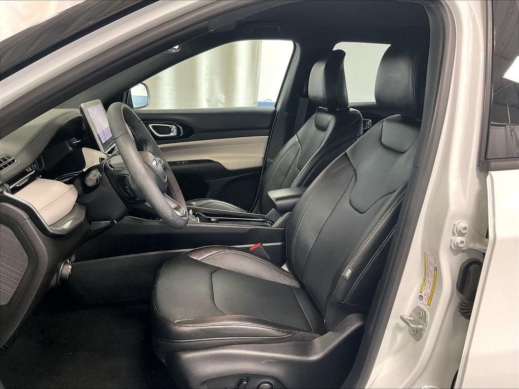 Used 2024 White Jeep Limited image 10