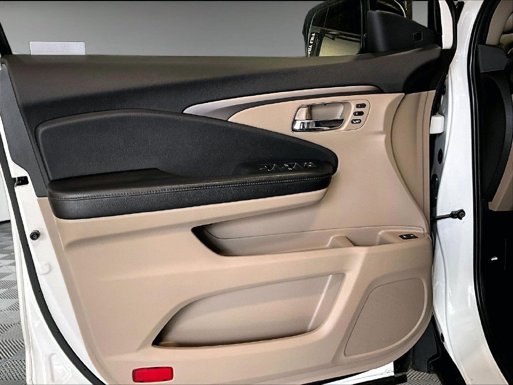 Used 2020 White Honda EX-L image 9