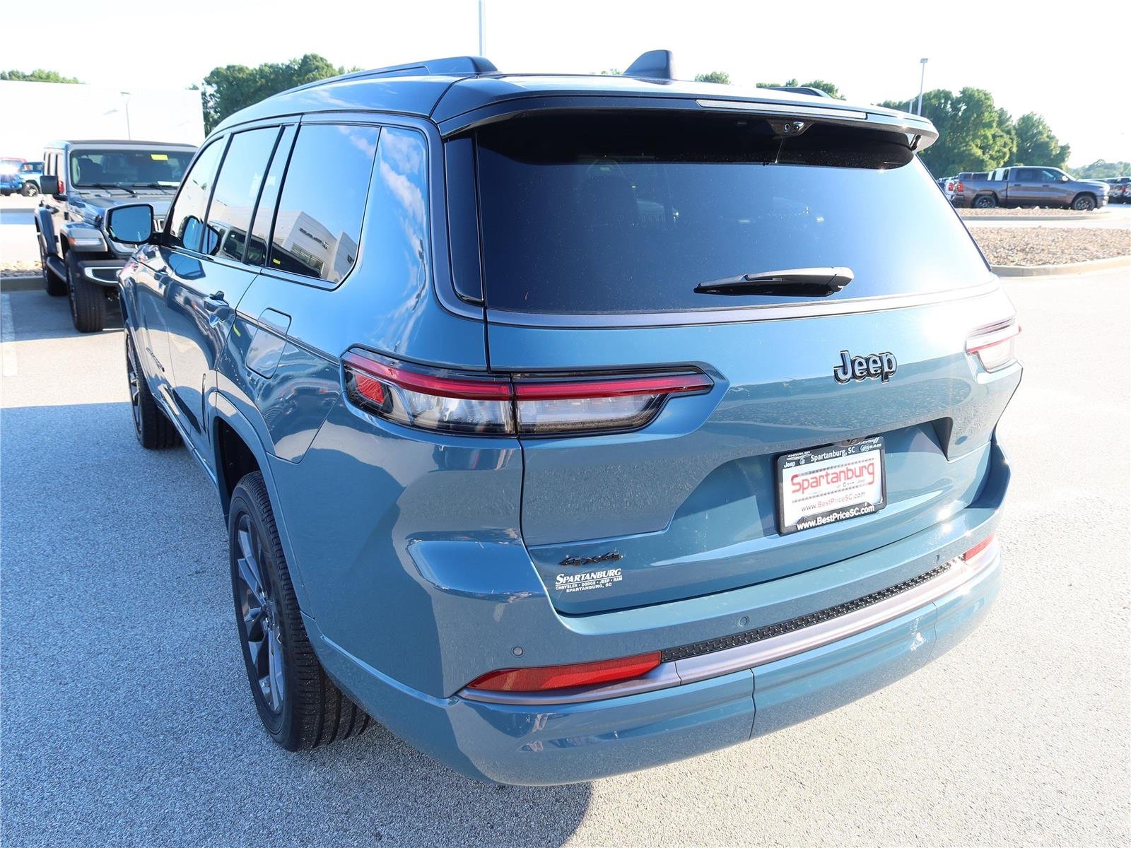 New 2026 Steel Blue Exterior Paint Jeep Limited Reserve image 4
