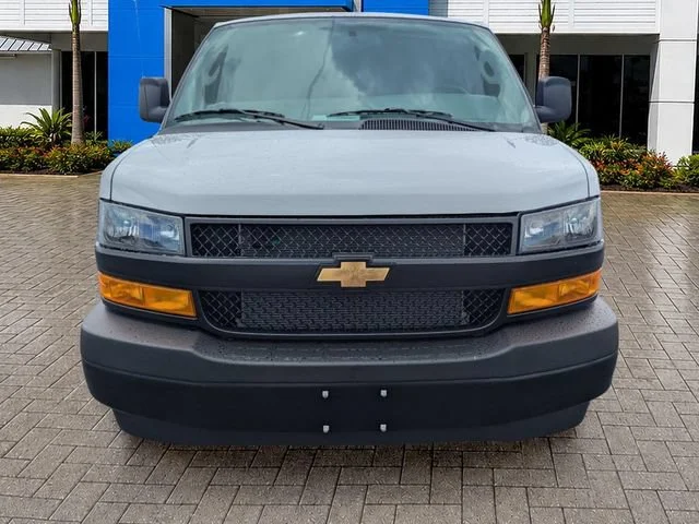 New 2026 Summit White Chevrolet WT image 2