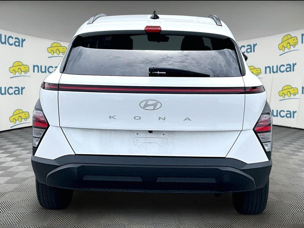 Used 2025 White Hyundai SEL image 5