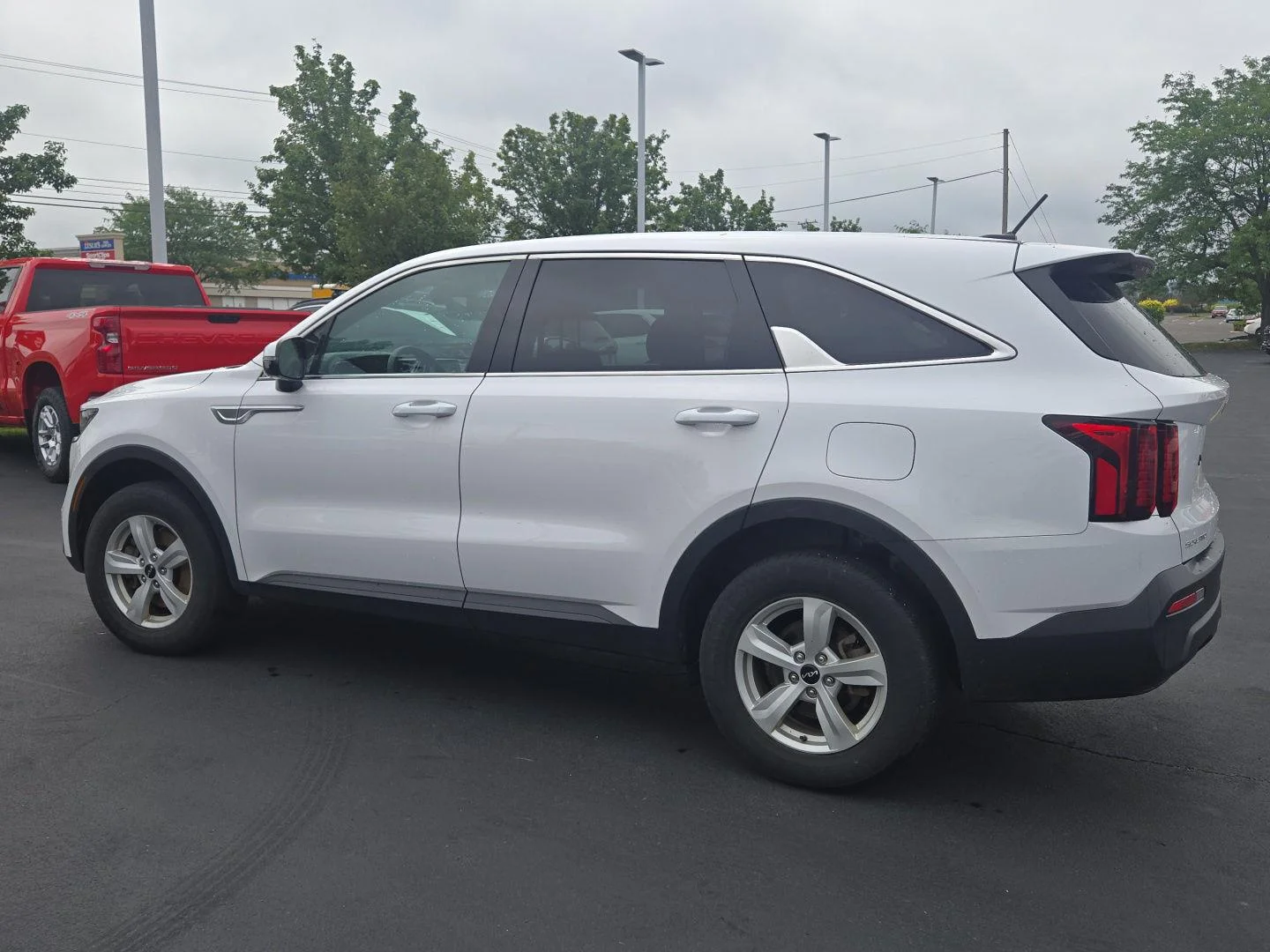 Used 2023  Kia LX image 4