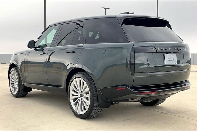 New 2026 Belgravia Green Land Rover SE image 3