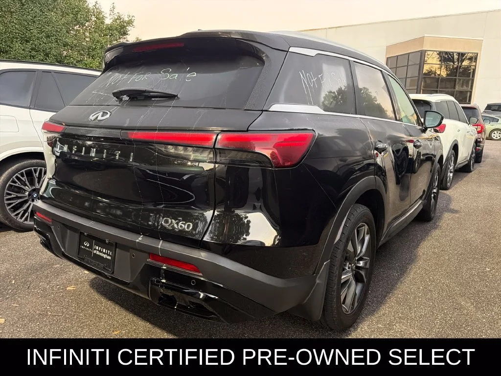 Certified Used 2024 Mineral Black INFINITI LUXE image 4