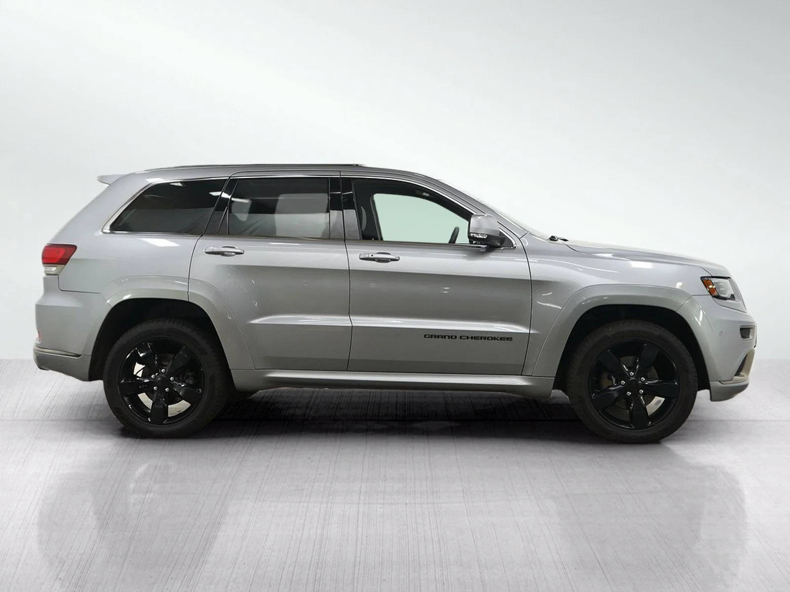 Used 2015 Billet Silver Metallic Clearcoat Jeep High Altitude image 6