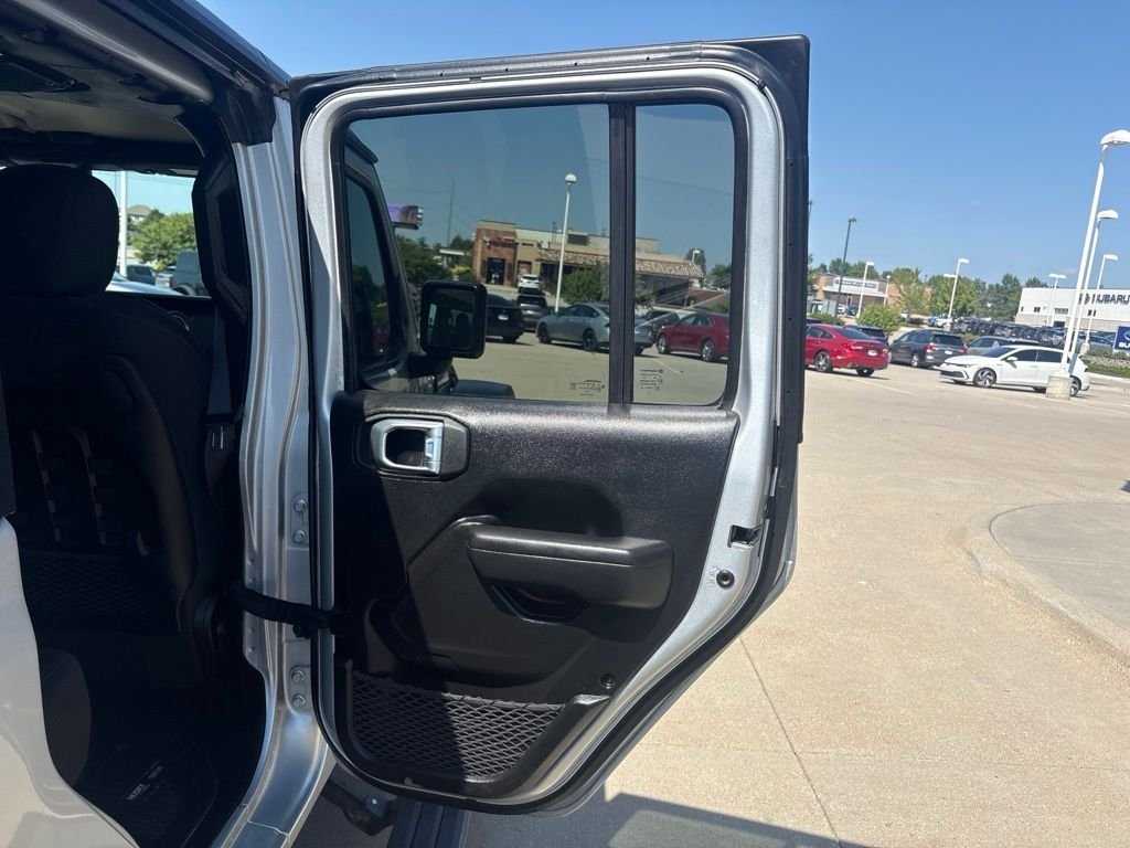Used 2022 Silver Zynith Clearcoat Jeep Rubicon image 27