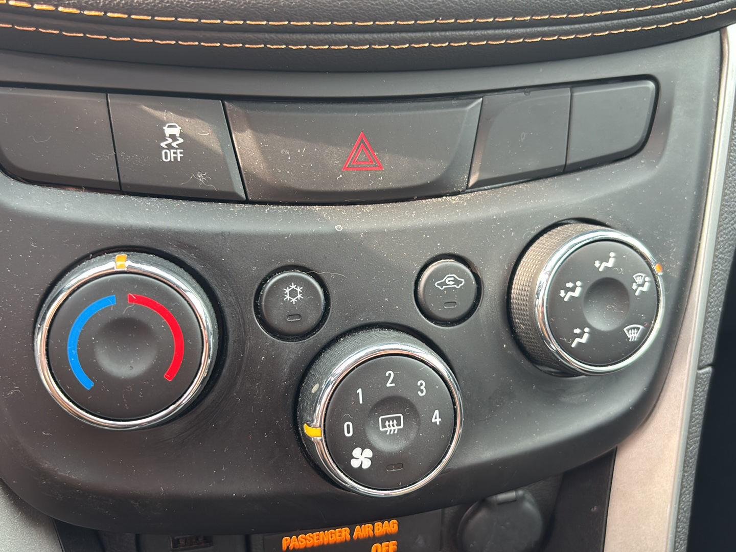 Used 2020 Wh Chevrolet  image 12