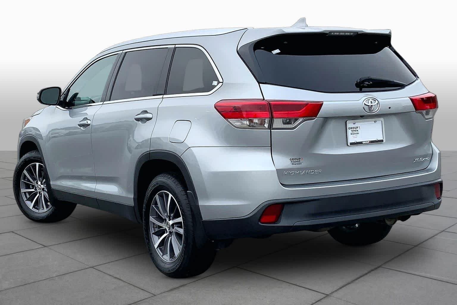 Used 2019 Celestial Silver Metallic Toyota XLE image 11